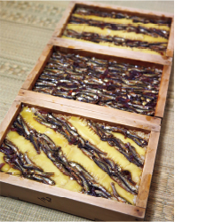 蟹江町ではモロコ以外にも、ハヤやアジの押し寿司を作る地域があり、今でも5段重ねの寿司箱が残されている家もあるという。かつては田んぼの水を抜くときに、その落とし口に「ノゾキ」という仕掛けをしてモロコを獲ることもあった