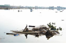 水田はがれきの山に埋もれ、農機具はすべて流された。「耕谷ではなく、まるで〝荒野〞のようだった」と、前代表の佐藤さん