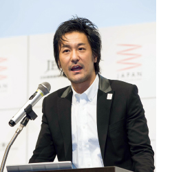 日本館展示エリアのうち、SceneⅠHARMONY,SceneⅡDIVERSITYの制作を担当したチームラボ代表の猪子寿之さん