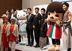 発表会の最後には、登壇者全員で記念撮影