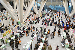 平成26年度の「新・農業人フェア」は、全7回で8000人以上が来場