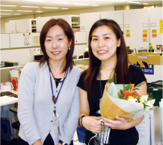 電機メーカー勤務時代は、特許部門で働いていた土橋さん(右)