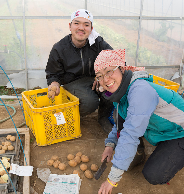 「夢をかなえるまで時間はかかるかもしれないけど、諦めずにがんばりたい」と話す安野さんと市川さん