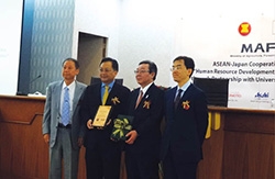 バンコクでの開始記念式典の写真