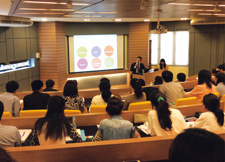 カセサート大学での寄附講座の様子の写真