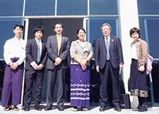 バンコクでの開始記念式典の写真