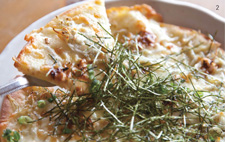 イタリアンとの融合! しらすのピザも大人気
