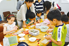 真珠を使って、世界にひとつだけのドアプレートを作成