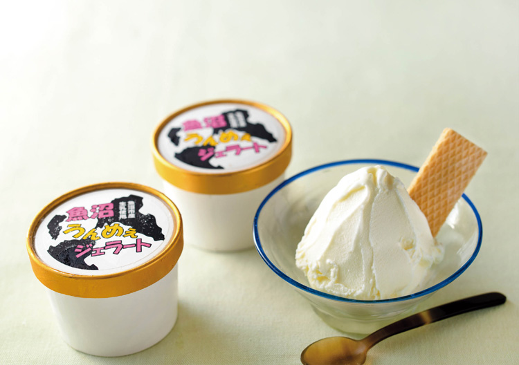 魚沼うんめぇジェラート 飼料用米で育った牛から採れた生乳の味わいが魅力。カップのフタはホルスタインの模様で魚沼市の形を表現。1個380円(税込み)