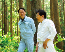 進藤享さんと奥田シェフの写真