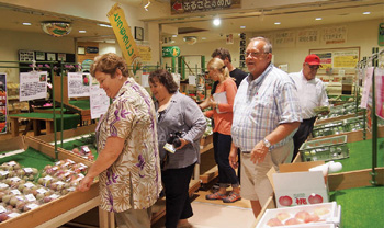 この日は米国アイオワ州からの団体が来店