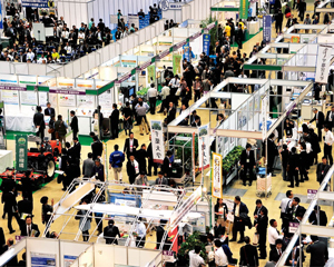 全国各地からたくさんの団体・企業が出展