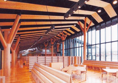 飯能市立図書館(埼玉県飯能市)