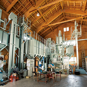 酒蔵の脇にある精米工場