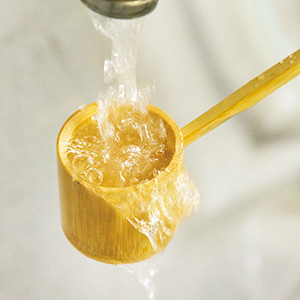 酒造りは全て1号の水を使い、ミネラル分豊富な2号の水はもっぱら自宅で使用