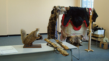 定期的に行われる「八木沢マタギを語る会」では、はく製やマタギの道具などを展示することも