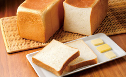 東京・銀座の「セントル ザ・ベーカリー」では、国産小麦と北米産小麦で作ったパンの食べ比べができる