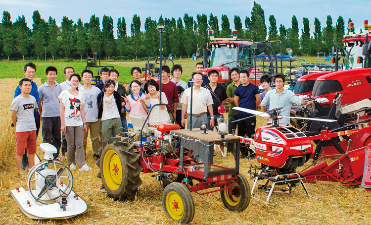 研究室の学生22名のうち、農家の出身は1~2名。「農業と無縁の学生が新たな風を吹き込むことに期待」(野口教授)