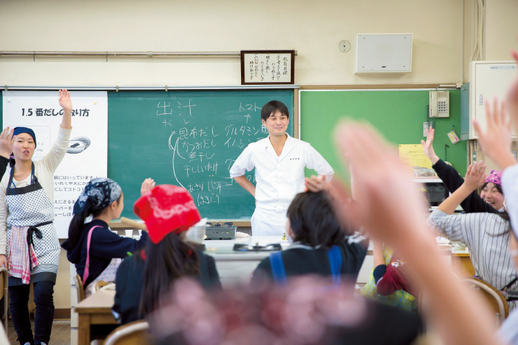 米や出汁の本当のおいしさを知ってもらいたい、と腕利きの料理人たちが協力を惜しまない。