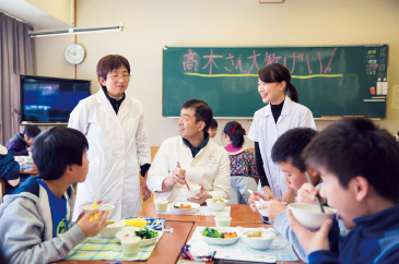 和食料理人が栄養士などと協議しながら考え出した和食献立を提供。