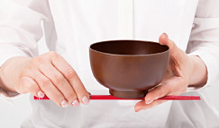 椀をいただくときの箸の持ち替え