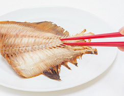 魚・焼き魚は魚の身を裏返さない