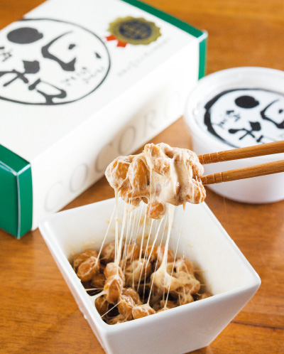 糸引きがよく、見るからにもっちりやわらかそうな大粒の「心和」。1箱(70グラム×2個)で1,080円(税込み)。