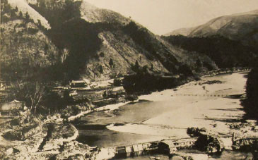 1907年ごろの立梅井堰（たちばいいせき）。