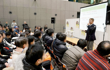 農業を学ぶセミナーコーナー。就農までの道のりなどを講演。