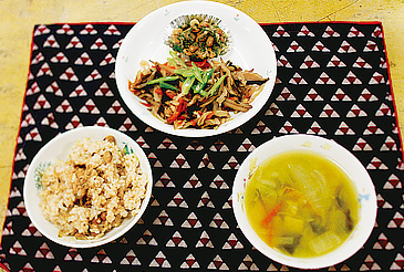 高取保育園の給食。「自分が育った土地の旬の食材を食べることが健康につながる」という