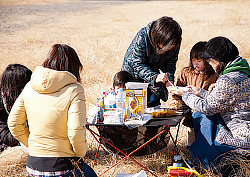キャンプやピクニックで非常食を食べてみよう