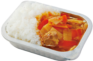 戦闘糧食の技術を応用、発熱剤で温められる。「ミリメシ 中華丼」