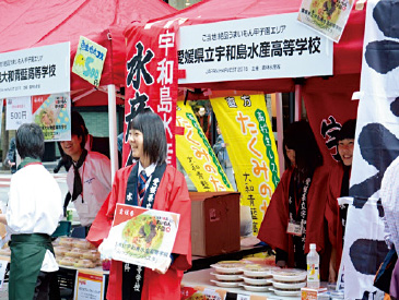 高校生による地域食材を活用した料理コンテスト「ご当地！絶品うまいもん甲子園」決勝大会に出場した料理を提供。