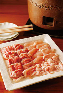 「ジローを味わうなら炭火焼き」。宿では靖一さん自らが焼いてくれる。