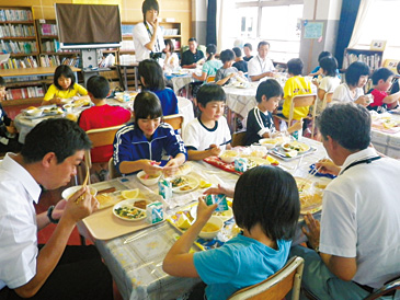 国産鶏種の意義を伝える!小学校で食育授業を実施