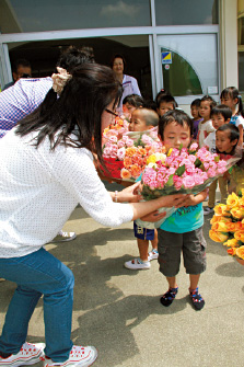 6月に豊橋市の老津保育園で行った父の日のプレゼントのイベント。