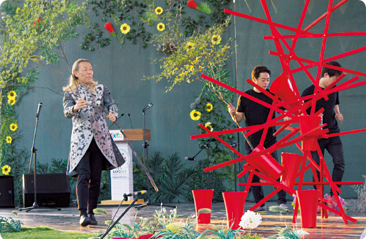 假屋崎省吾氏のデモンストレーション。