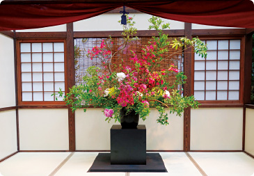 輸出PR用の花材等を展示した「花の座」。