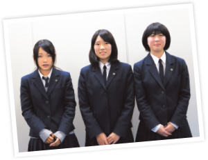 和歌山県 神島高校 左から、小池つきうさん、松下彩夏さん、岩さき実子さん（※「さき」は山へんに竒） 