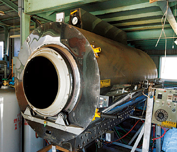 台湾製の釜炒り機。