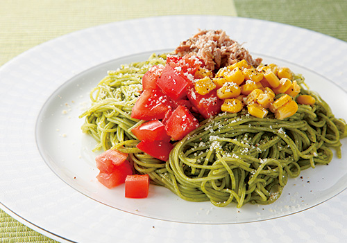 にんにく風味のパスタに抹茶を加え、より食欲をそそる香りに。