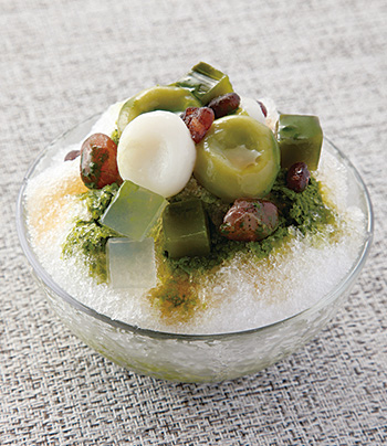 抹茶に合う素朴な甘さのみつがポイント。トッピングは好みで楽しんで。