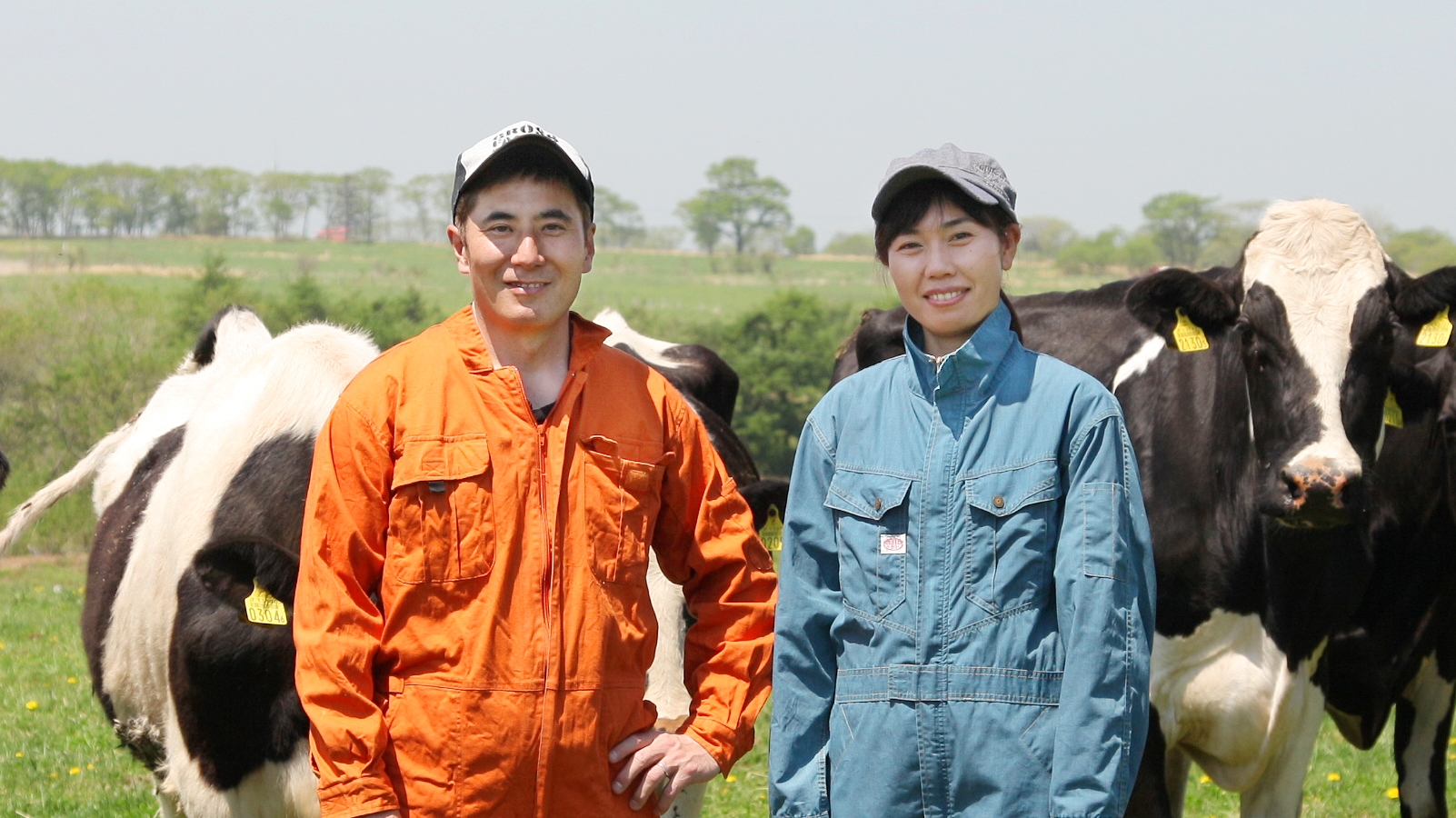 「新規参入に当たっては役場やJAなど町の皆さんが親身に対応してくれました」と語る渡邉さんと奥さんの季子さん。