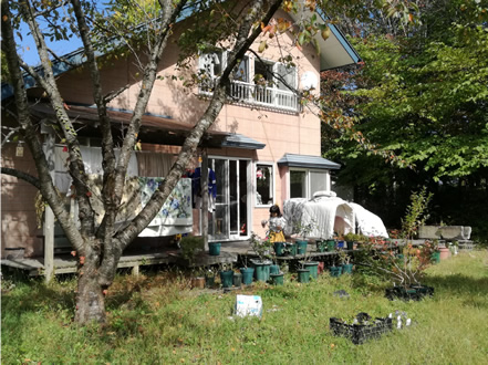 浜中町就農者研修牧場は、浜中町と浜中町農業協同組合により設立された、新規就農者を養成するためのトレーニング施設