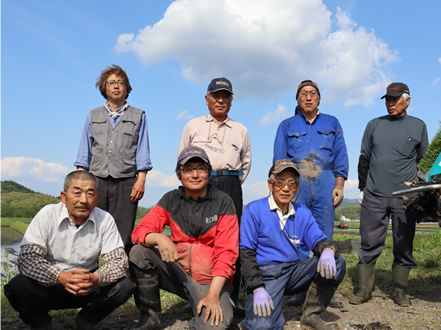 効率化を図りながら栽培面積を拡大しているみのり片子沢のみなさん。現在の耕作面積は70ヘクタールを超える。