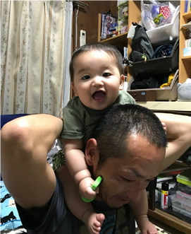 長男の武くんは昨年生まれたばかり。子どもと過ごす時間が何より大切という。