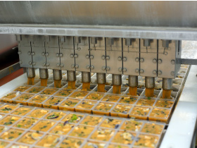 1食分ずつ自動でトレイに入る