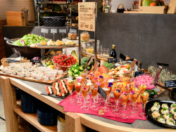 「グランイート銀座」では、全国のGAP食材を使った独自メニューの他、過去の五輪の選手村で提供された実際のメニューを再現。