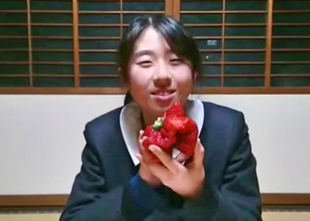 ギネス世界記録のいちごを最初に食べたのは、当時高校生だった中尾さんの娘さん。