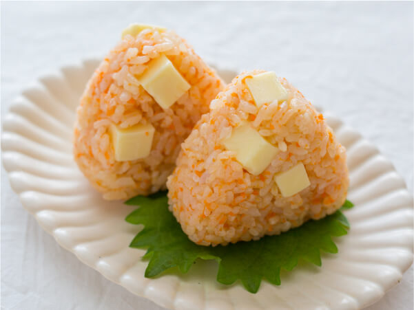 にんじんごはんでチーズおにぎり